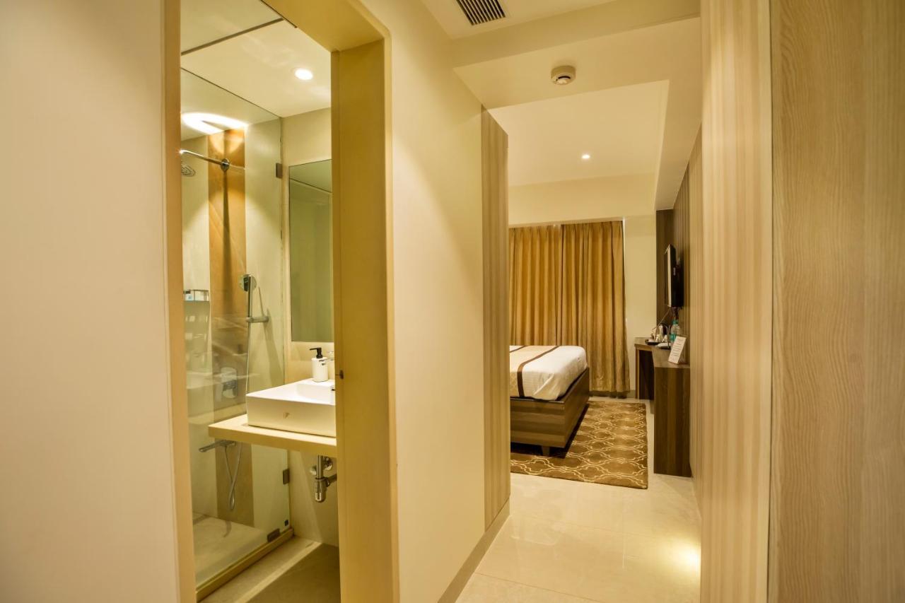 The Thane Club Buitenkant foto